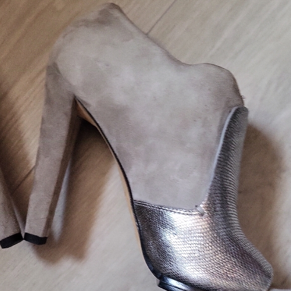 Elegant Beige High Heel Women's Shoes - Picture 8 of 10